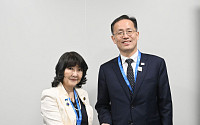 韓日경제수장, 방콕서 '100억달러' 통화스왑 3년 연장 합의