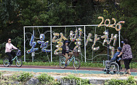 '2026 노원 달빛산책' 조형물 들어선 당현천 [포토]