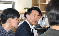 오세훈, 홍익대 방문해 청년 소통…'서울생활 꿀팁' 행사 참여