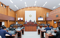 경주시의회, 물 부족 대책· 산업폐기물 매립장 인허가 적정성 등 시정질문 쏟아졌다