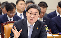 기본법 늦는데 과세는 코앞⋯금가분리ㆍ거래소 대주주 규제도 도마 [국감]