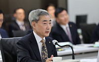 신현송 "석유 최고가격제, 올해엔 효과 컸지만"⋯장기 유지엔 회의적 [국감]