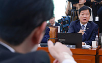 여야, '오세훈 무죄·조희대 탄핵' 놓고 법사위 국감서 충돌 [국감]