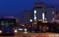 [포토]다시 시동 켠 버스들