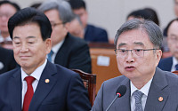 北 지뢰 규탄 결의안 놓고 이견…외통위 종감 ‘한미·대북정책’ 격돌 [국감]