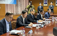 이찬진 “주요 금투사 해킹 사고 발생”⋯은행지주 의장들에 보안 강화 주문 [현장]