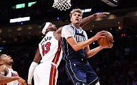 '19세' 플래그, 29점·11도움·5스틸⋯NBA 최초 기록