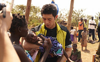 배우 고수, 아프리카 말라위에서 희망을 전하다