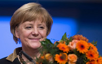 메르켈 독일 총리, 집권 기민당 대표에 재선