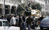 [포토] 이집트 대통령궁에 탱크 배치