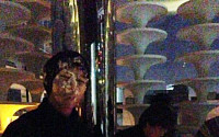 택연 생일파티 현장 사진 화제...얼굴에 ‘생크림 테러’