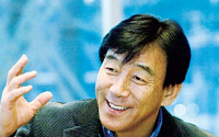 [2013년을 빛낼 CEO]김창근 SK케미칼 부회장, SK 9년만의 전문경영인… ‘따로 또 같이 3.0’ 키메이커