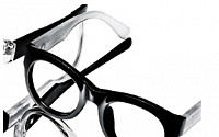 [e트렌드] 올해 뜨는 패션 아이템… 이색 뿔테 안경, 네온 컬러 가방, 태블릿PC 액세서리