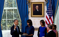 오바마, 백악관서 취임 선서…2기 임기 시작