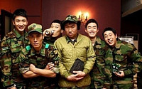 tvN 군대시트콤 '푸른거탑'…&quot;10시간 동안 웃긴다&quot;