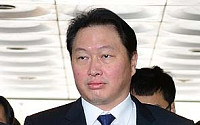 [포토]굳은표정으로 지법 들어서는 최태원 SK 회장