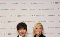 맥, 배우 지성과 함께 10억여 원의 ‘맥 에이즈 펀드’ 기부식 개최