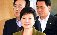 [포토]새누리당 제2차 국회의원ㆍ당협위원장 연석회의’에 참석하는 박근혜 당선인