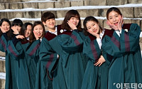 [포토]"저 오늘 졸업해요"