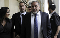 리버만 이스라엘 전 외무장관, 사기·배임 혐의 첫 재판