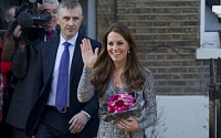 임신 4개월 영국 왕세손 비 케이트, 공개석상 나타나