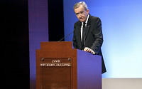 LVMH 아르노 CEO, 글로벌 럭셔리업계 지각변동 이끄나