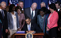 [포토] 오바마, 여성폭력방지법 서명