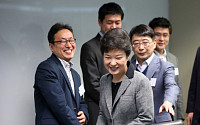 [포토] IT기업 알티캐스트 방문한 박 대통령