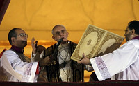 아르헨티나의 베르골리오 추기경, 266대 교황에 선출