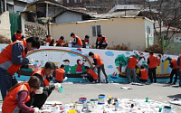 [포토]한국타이어 봉사단원, 벽화그리기 활동