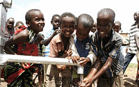 SK케미칼, 올해 아프리카에 행복우물 10개 더 만든다