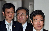 [포토]합동브리핑 위해 입장하는 진영-한정화-윤상직