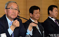 [포토]두 주먹 불끈 쥔 현오석 경제부총리