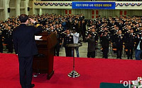 [포토]경찰 수뇌부와 첫 인사 나누는 이성한 경찰청장