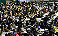 [포토]성균관대학교 입학처장 설명 경청하는 학부모와 학생들