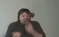 신개념 저글링 탄생, 네티즌 폭소 "저거라면 나도 할 수 있겠다"