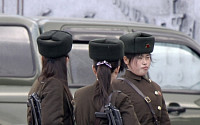 [포토]하이힐 신은 북한 여군들