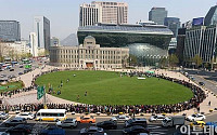 [포토]서울광장 둘러싼 인파