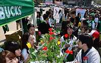 [포토]스타벅스 환경캠페인, '서울 꽃으로 피다'