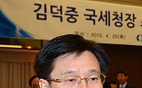 [포토]간담회 참석하는 김덕중 국세청장