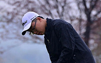 [포토]이투데이-서울시협회장배 골프대회, 빗속의 퍼팅