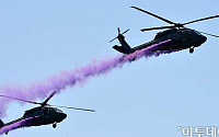 [포토]축하비행하는 육군 항공작전사령부 헬기