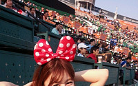 박은지 응원 인증샷, &quot;유니폼을 입고 있어도 섹시해&quot;