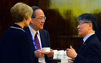[포토]아시아 금융CEO 만난 김중수 총재