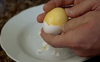 노란 계란 만드는 법 “이렇게 간단하다니…신기하네”