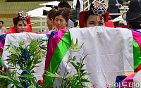[포토]한국의 전통혼례식으로 오늘 시집가요!