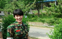 현빈 예비군 훈련 포착..."군복 입어도 빛나는 태평씨의 미모"