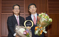 [포토]KT, ‘2013 투명회계대상’ 상장기업 부문 대상 수상