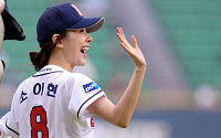[포토] 소이현  "환한 미소, 시구하러 왔어요 "
