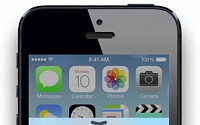 iOS7은 화이트 아이폰 전용? “블랙에는 안 어울려”